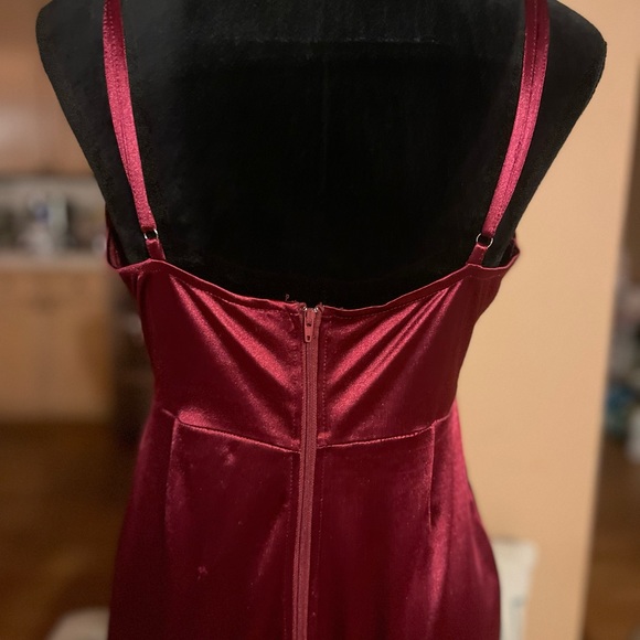 Gorgeous Windsor ruffle burgundy night dress size L New nonTags - Picture 3 of 6